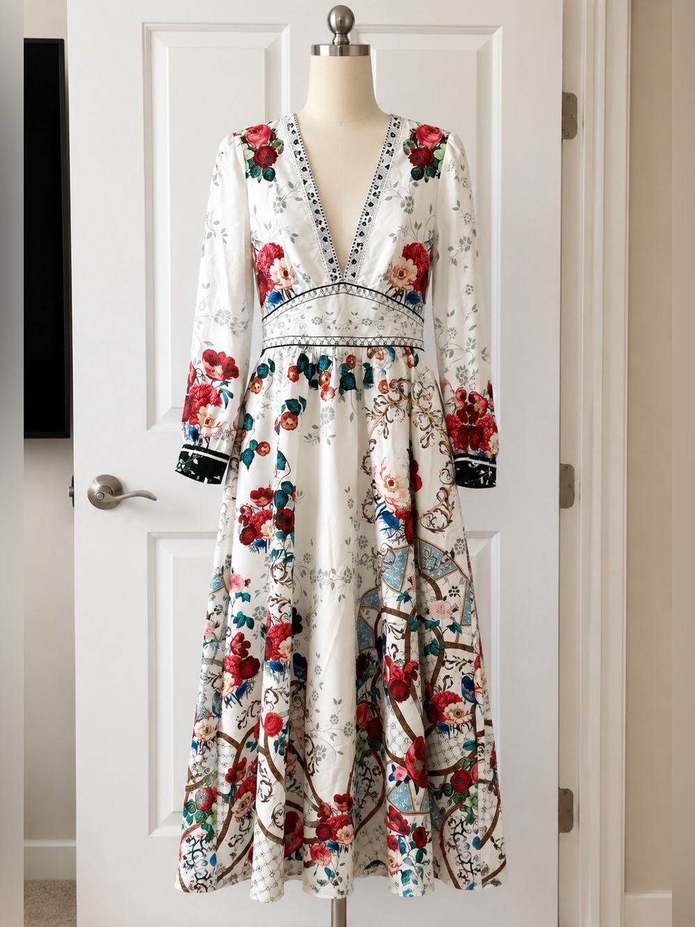 NWT Burryco Floral Midi Dress Size 8 White Long Sleeve V-Neck Boho Cottagecore
